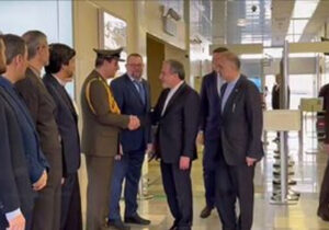 ببینید | استقبال از سید عباس عراقچی وزیر امور خارجه در بدو ورود به مسکو