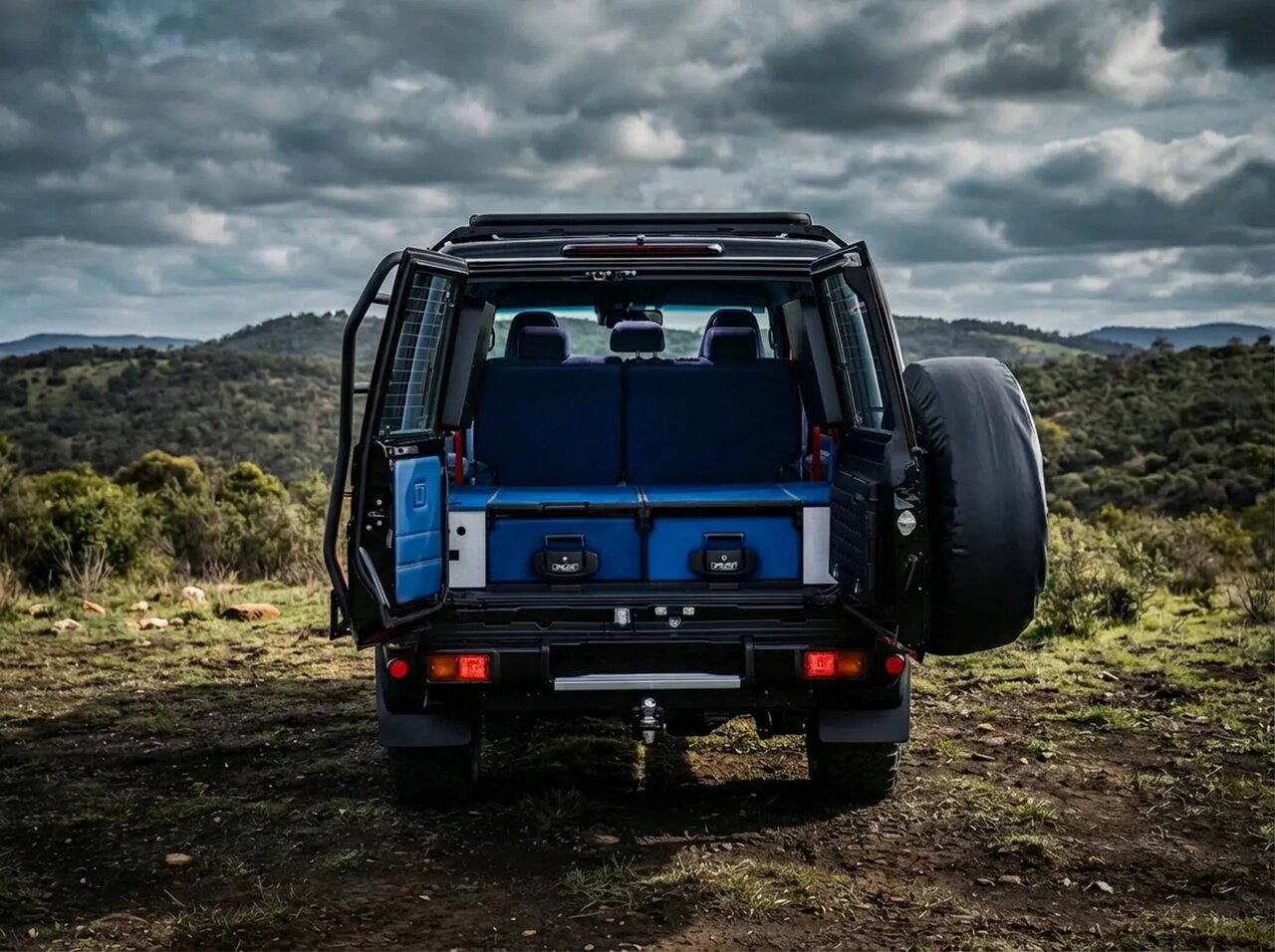 لندکروزر با لباس لاکچری وارد میدان شد / عکس