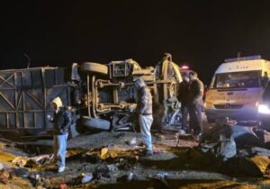 اسامی مصدومان حادثه واژگونی اتوبوس اصفهان – مشهد اعلام شد