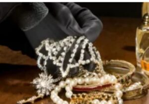 سرقت طلاهای زن تنها، به بهانه حلیم نذری!