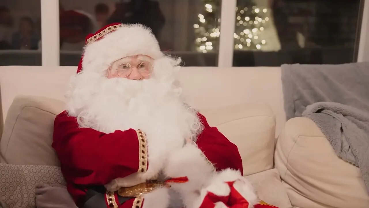 عکس | ارلینگ هالند بابانوئل شد؛ سورپرایز بامزه بچه‌غول برای کودکان انگلیس