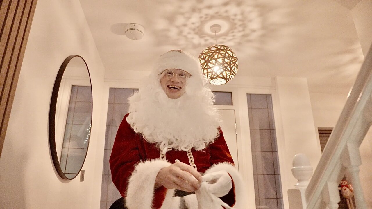 عکس | ارلینگ هالند بابانوئل شد؛ سورپرایز بامزه بچه‌غول برای کودکان انگلیس