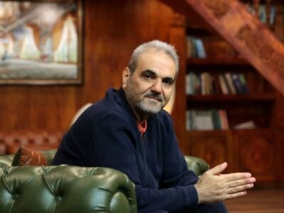 چرا هنوز جواد خیابانی گزارش میکند؟