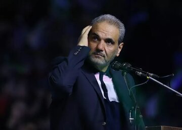 گریه جواد خیابانی روی آنتن زنده؛ به مردم ایران توهین نکنید!