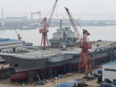 نخستین ناو هواپیمابر هسته‌ای چین / اژدها اقیانوس را تسخیر می‌کند