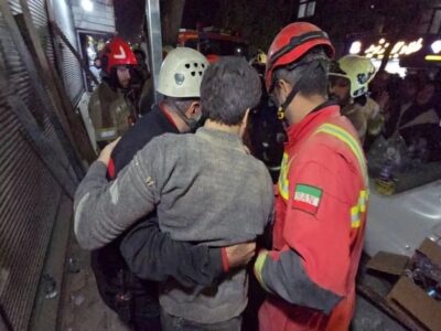 ببینید | لحظه نجات ساکنان ساختمان سه‌طبقه فروریخته در یافت‌آباد توسط آتش‌نشانی