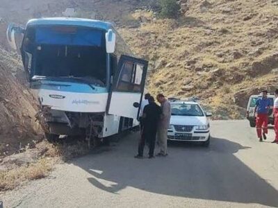 اتوبوس باز هم حادثه‌ساز شد/ ۱۵ مصدوم