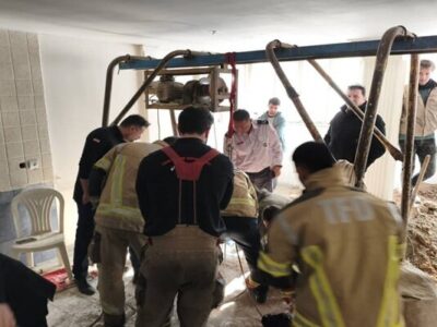 ببینید | گرفتار شدن دو کارگر در چاه ۲۵ متری در بلوار آفریقا تهران