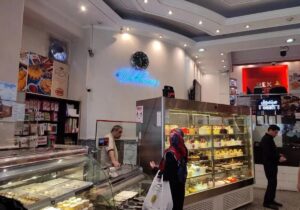 خرید شیرینی نصف شد/ بهرهمند: روغن را ۱.۵ میلیون تومان میخریدیم، یکباره ۴ میلیون تومان شده، آیا میشود قیمت شیرینی افزایش پیدا نکند؟