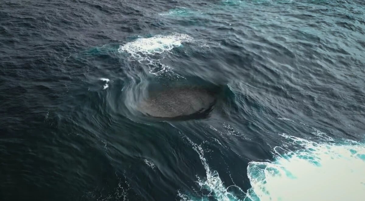 موجی که نباید وجود داشته باشد / نمایی شگفتانگیز از موج انفجاری در اقیانوس