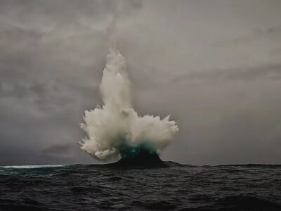 موجی که نباید وجود داشته باشد / نمایی شگفتانگیز از موج انفجاری در اقیانوس