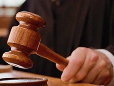 دو خبرنگار محکوم به حبس و اقامت اجباری شدند