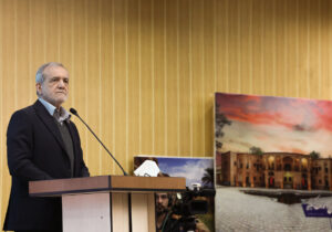 ببینید | اعتراض رئیس جمهور به روشن کردن بخاری و گرمایش بیش از اندازه سالن