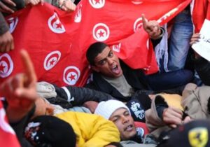 چگونه امید دموکراسی در جهان عرب رنگ باخت / تونس: جرقه ناکام بهار عربی / بهار دروغین: پایان امیدهای انقلابی تونس؟