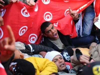 چگونه امید دموکراسی در جهان عرب رنگ باخت / تونس: جرقه ناکام بهار عربی / بهار دروغین: پایان امیدهای انقلابی تونس؟