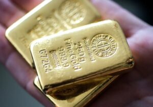 شدت ریزش قیمت طلا تند شد/ قیمت جدید طلای جهانی امروز ۲۸ آذرماه