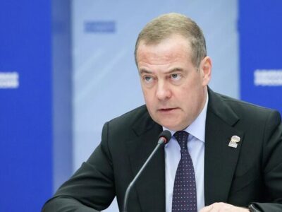 مدودف: از موضع صلح‌جویانه سیاستمداران اروپایی شگفت‌زده هستم