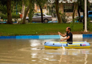 ببینید | خلاقیت یکی از اهالی قشم در مواجهه با سیل