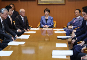 مشاور نخست‌وزیر ژاپن: ژاپن باید سلاح هسته‌ای داشته‌باشد / آیا توکیو به سمت بمب حرکت می‌کند؟ / واکنش تند چین و مخالفت افکار عمومی ژاپن با هسته‌ای شدن