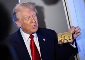 ببینید | ترامپ: برای حضور در آمریکا باید ۱ میلیون دلار پول کارت طلایی بدهند