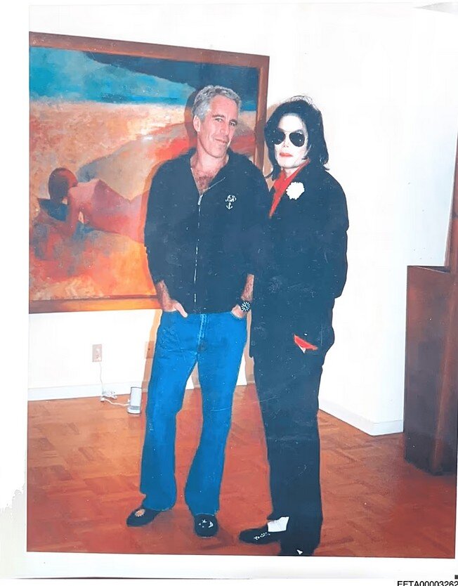 انتشار اسناد اپستین؛ کلینتون در استخر ترامپ روی اسناد سیاه/ عکس