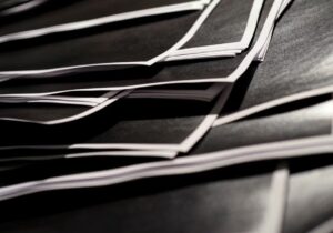 انتشار اسناد مجرم جنسی آمریکا؛ کلینتون در استخر ترامپ روی اسناد سیاه/ عکس