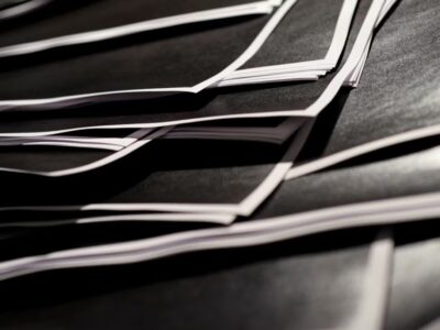 انتشار اسناد مجرم جنسی آمریکا؛ کلینتون در استخر ترامپ روی اسناد سیاه/ عکس