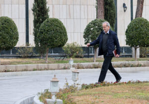 روزنامه اصولگرا: مخالفان پزشکیان در بین اصولگران دو دسته اند؛ یک عده او را بنی صدر می دانند و دسته دیگر منتقدان نجیب هستند