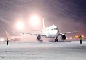 ببینید | فرود ایمن خلبان در هوای برفی فرودگاه مشهد