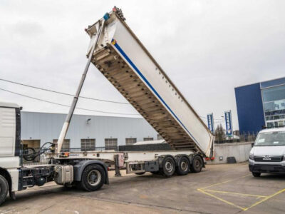 ببینید | تریلی‌های جک‌دار راه‌حل خلاقانه برای اثاث‌کشی در شهرهای شلوغ