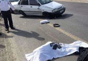 ببینید | لحظه هولناک زیر گرفتن یک عابر پیاده و بی‌تفاوتی پس از حادثه رانندگی در آران و بیدگل!