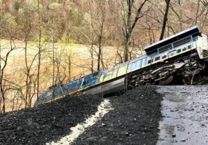 ببینید | واژگونی قطار باری در ایالت وایومینگ آمریکا
