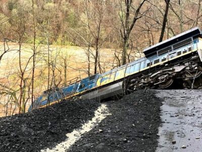 ببینید | واژگونی قطار باری در ایالت وایومینگ آمریکا