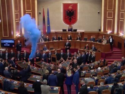 ببینید | درگیری و هرج و مرج در پارلمان آلبانی