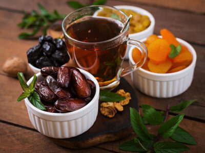 دیابتی‌ها با چای چه بخورند؟/ خرما بدترین، استویا بهترین/ تنقلاتی با بیشترین خیز قندی