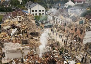 حملات مرگبار به اوکراین؛ زلنسکی: روسیه در یک هفته ۱۳۰۰ پهپاد پرتاب کرد