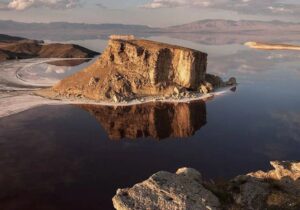 فرگشت دریاچه ارومیه؛ پمپاژ آب، قاتل خاموش بزرگترین دریاچه شور ایران/ چهار برابر حجم دریاچه، آب زیرزمینی پمپاژ میشود