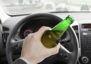 رانندگان مست در دنیا به شدت مجازات می شوند؛ در ایران به آنها ارفاق می کنیم / جریمه ۲ میلیونی یا حتی ۸۰ ضربه شلاق یعنی هیچ