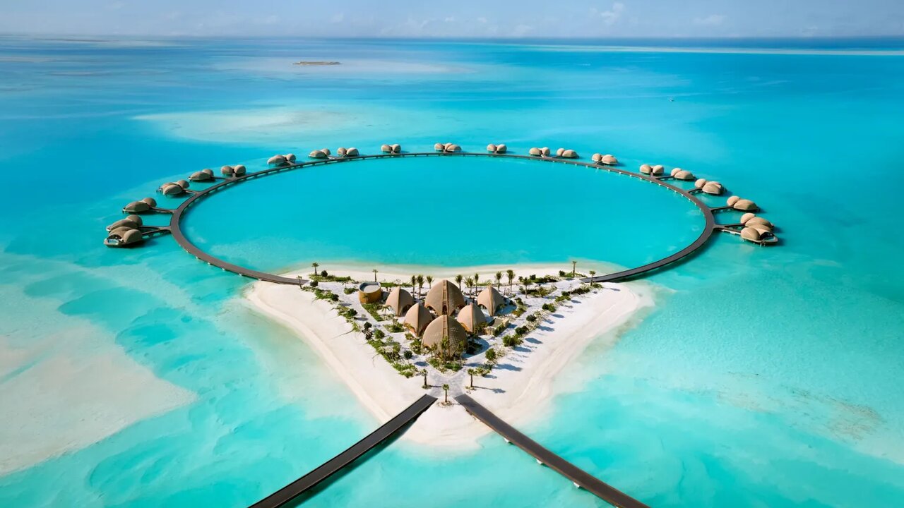 عکس | خرید لاکچری‌ رونالدو و جورجینا در عربستان؛ دو ویلای شگفت‌انگیز در بهشت خصوصی دریای سرخ!