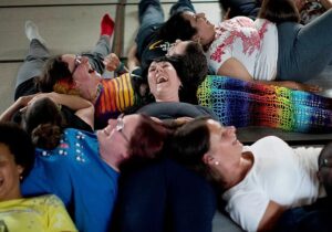 بخندید! فواید قلبی خنده از نگاه علم/ یوگای خنده از کدام کشور آمده؟