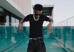 عکس | فرار وینیسیوس و نامزدش از مادرید؛ استراحت ستاره برزیلی در دبی