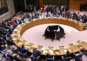 ببینید | ادعای نماینده فرانسه: ایران توانایی تولید ۱۰ بمب اتم را دارد!