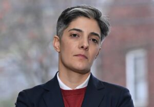 لیلا بزرگ؛ این زن ایرانی در کابینه ممدانی کیست؟ آیا او نیویورکیها را خانهدار میکند؟/ عکس