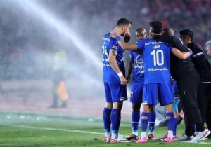 عکس| مرد حاشیه ساز نیمکت استقلال کیست؟