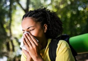 چرا برخی به محض قرار گرفتن در نور آفتاب عطسه میکنند؟