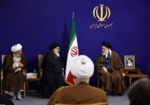 رهبر انقلاب: آیت‌الله میلانی از ارکان نهضت اسلامی است/ حوزه علمیه مشهد مدیون آیت الله میلانی است