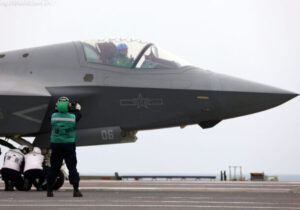 جنگنده‌ای که پدافند و موشک را کور می‌کند!