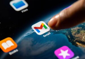 گوگل ایمیل‌های شما را می‌خواند؛ همین حالا این گزینه را ببندید!