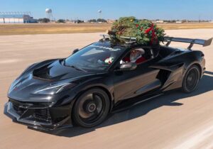 حمل درخت کریسمس با سرعت ۳۱۲ کیلومتر!