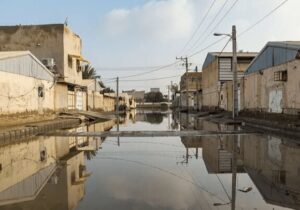 ببینید | غرق شدن یک خودرو در سیلاب شهرستان پارسیان هرمزگان با یک فوتی